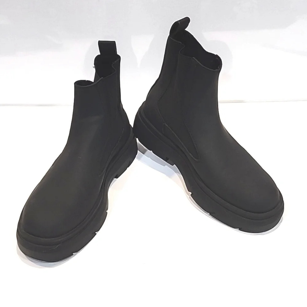 Zara Black Chelsea boots with moc toe detail size 42 , US 11 S81810